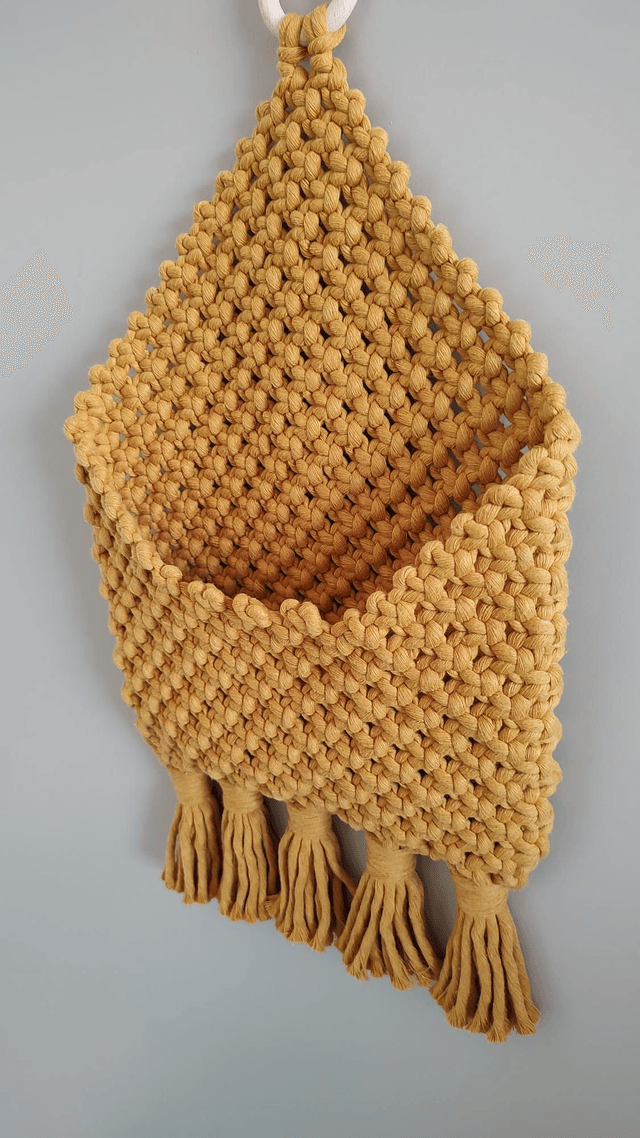 Pochette murale en macramé bohème • Jaune moutarde 