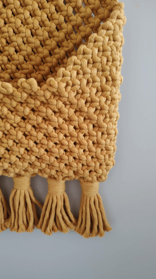 Pochette murale en macramé bohème • Jaune moutarde 