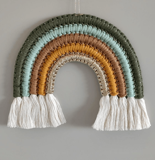 Miroir ourson kaki & Arc-en-ciel "Savana" - Déco bohème macramé Fait main - Chambre enfant