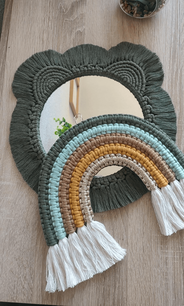 Miroir ourson kaki &amp; Arc-en-ciel &quot;Savana&quot; - Déco bohème macramé Fait main - Chambre enfant