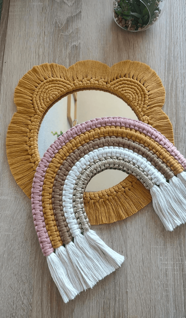 Miroir ourson moutarde &amp; Arc-en-ciel &quot;Jade&quot; - Déco bohème macramé Fait main - Chambre enfant