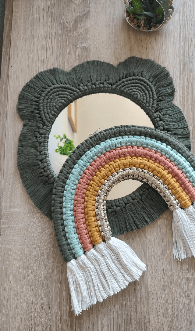 Miroir ourson kaki &amp; Arc-en-ciel &quot;Mowgli&quot; - Déco bohème macramé Fait main - Chambre enfant